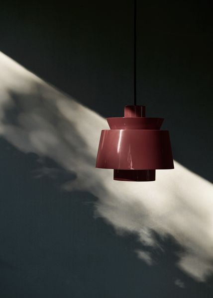 &tradition Utzon JU1 Taklampe Dark Burgundy